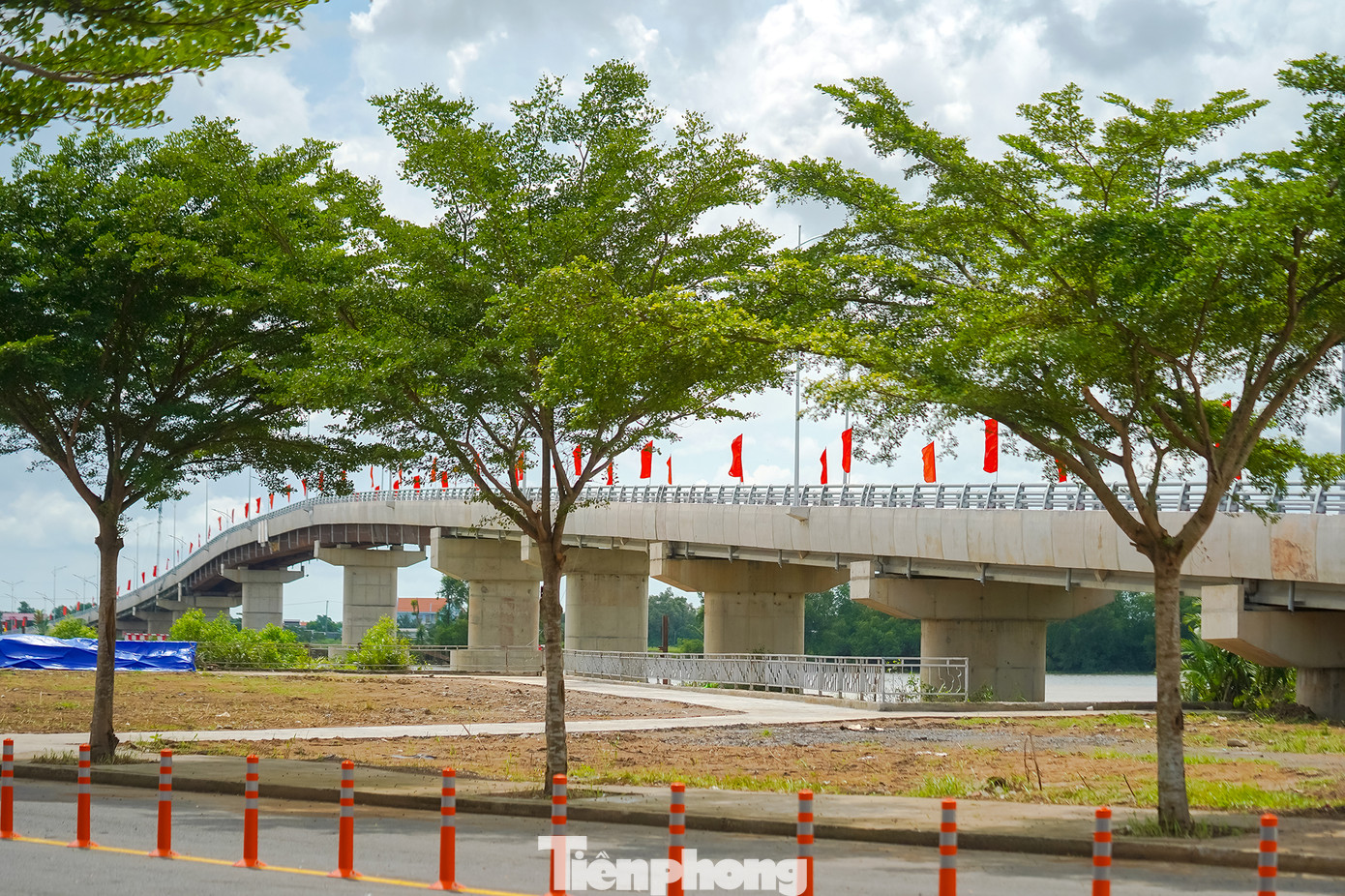 Công trình được đưa vào sử dụng là một bước cụ thể hóa định hướng quy hoạch phát triển giao thông của tỉnh, huyện; bảo đảm kết nối giao thông đường bộ được liên tục, thông suốt từ trung tâm huyện đến các xã vùng hạ, giảm áp lực lưu thông qua cầu Thủ Bộ. Công trình được đưa vào sử dụng là một bước cụ thể hóa định hướng quy hoạch phát triển giao thông của tỉnh, huyện; bảo đảm kết nối giao thông đường bộ được liên tục, thông suốt từ trung tâm huyện đến các xã vùng hạ, giảm áp lực lưu thông qua cầu Thủ Bộ.