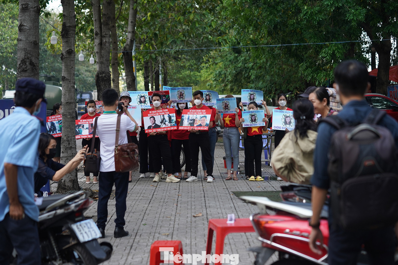 Sau gần nửa tháng nghị án kéo dài, người dân mong đợi bản án thích đáng của TAND cấp cao tại TPHCM tuyên án vụ Nguyễn Võ Quỳnh Trang (28 tuổi) và Nguyễn Kim Trung Thái (38 tuổi) bạo hành bé Vân An tử vong.