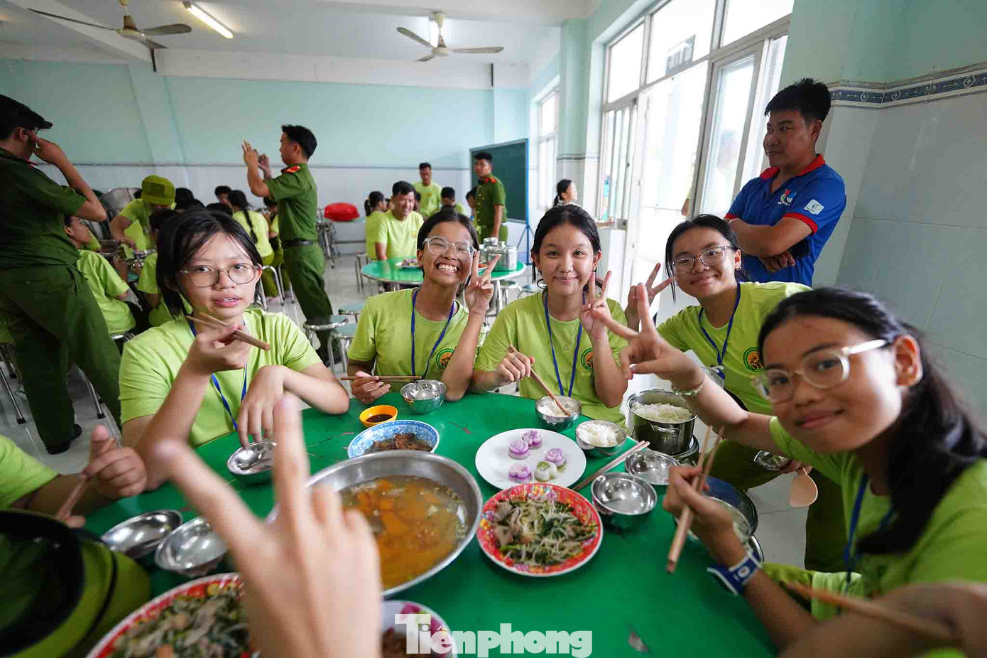 Theo các điều phối viên, ngày đầu mới tập trung, có bé còn chưa tự cầm đũa ăn được, khóc rất nhiều, đòi về với bố mẹ... Sau vài ngày huấn luyện, hầu hết các bé đều nâng cao tính tự lập, tự gắp nội vụ, giặt quần áo, nấu ăn. Qua các buổi huấn luyện kỹ năng, các bé hoà nhập tốt với môi trường tập thể và biết chia sẻ với những bạn xung quanh.