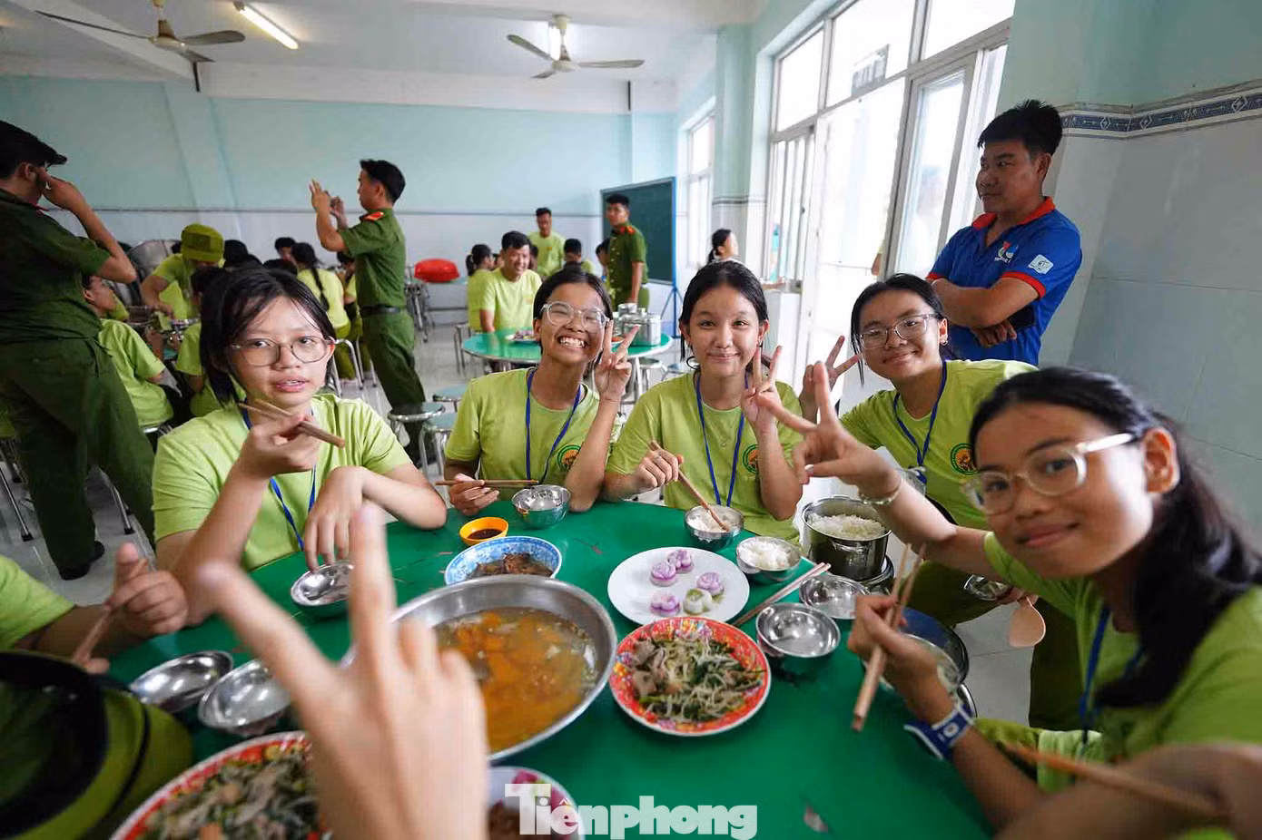 Theo các điều phối viên, ngày đầu mới tập trung, có bé còn chưa tự cầm đũa ăn được, khóc rất nhiều, đòi về với bố mẹ... Sau vài ngày huấn luyện, hầu hết các bé đều nâng cao tính tự lập, tự gắp nội vụ, giặt quần áo, nấu ăn. Qua các buổi huấn luyện kỹ năng, các bé hoà nhập tốt với môi trường tập thể và biết chia sẻ với những bạn xung quanh.
