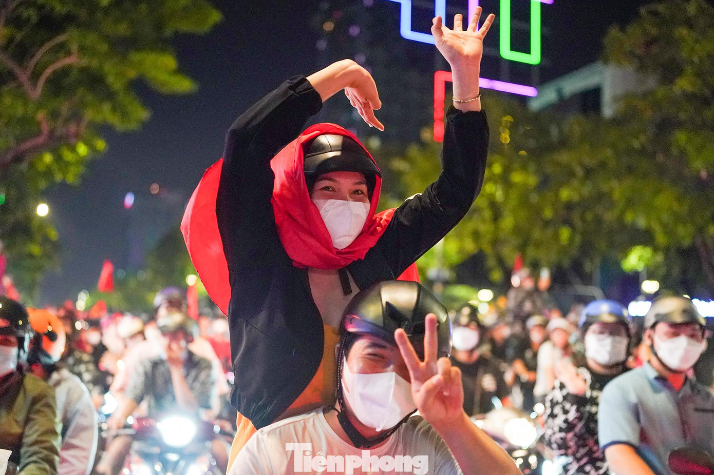 Tất cả hoà vào khúc ca chiến thắng