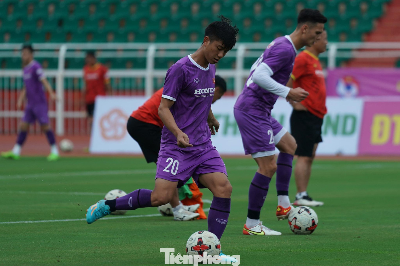 Phan Văn Đức khá linh hoạt sau khi bình phục chấn thương.