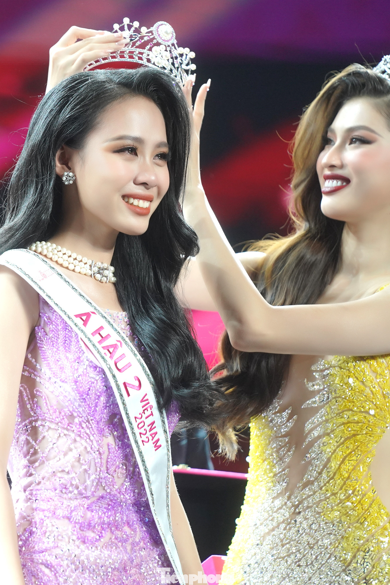 Sau nhiều nỗ lực, Ngọc Hằng được xướng tên cho ngôi vị á hậu 2. Trong buổi phỏng vấn sau đăng quang, người đẹp đến từ TP.HCM nói cô hạnh phúc, không nghĩ mình đạt được vị trí cao tại Hoa hậu Việt Nam 2022. Đó cũng là lý do cô rơi nước mắt trong thời khắc được Á hậu Ngọc Thảo trao tiara.