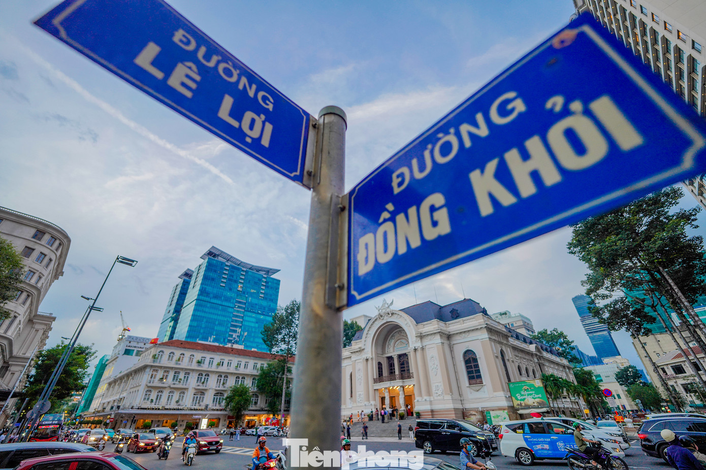 Đường Đồng Khởi hiện nay được xem là một trong những con đường đắt đỏ nhất thế giới. Giá bất động sản tại đây đã đạt đến mức 3 tỷ đồng/m2 cho một số vị trí. Không chỉ gây ấn tượng với giá trị bất động sản cao, Đồng Khởi còn nổi tiếng với mức giá thuê mặt bằng bán lẻ cao nhất châu Á, đứng thứ 13 toàn cầu. Mức giá thuê mặt bằng bán lẻ tại đây đạt 390 USD/m2, tương đương khoảng 100 triệu đồng/m2. Con đường này có mức giá thuê cao hơn nhiều so với các tuyến phố nổi tiếng ở Đức, Hà Lan hay Thái Lan.