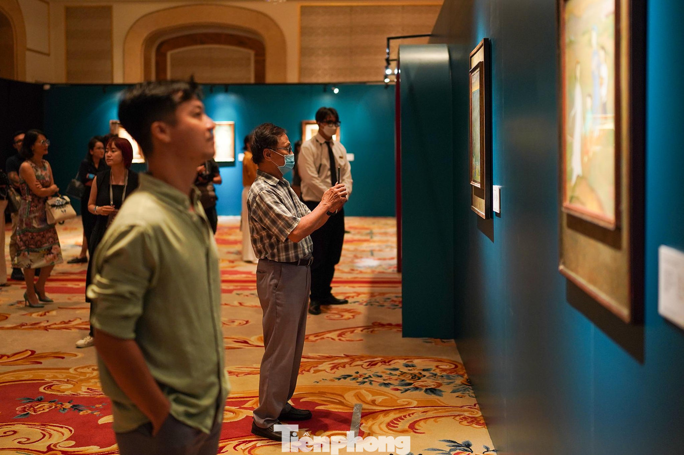 Do Việt Nam hiện vẫn chưa có chính sách bảo hiểm cho tranh nên công tác đảm bảo an ninh luôn được thắt chặt. Khách mời không được tiếp cận quá gần với các tác phẩm. Do Việt Nam hiện vẫn chưa có chính sách bảo hiểm cho tranh nên công tác đảm bảo an ninh luôn được thắt chặt. Khách mời không được tiếp cận quá gần với các tác phẩm.