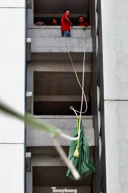 Thời điểm này, vận chuyển đồ cho mỗi căn hộ, đơn vị dịch vụ thu từ 2,5 đến 3 triệu đồng.