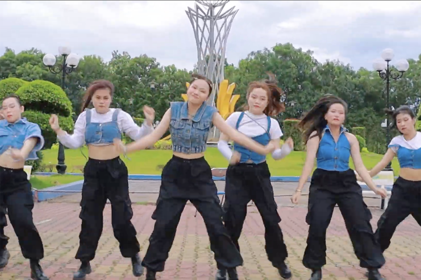 Một vài hình ảnh ấn tượng trong các sản phẩm gửi dự thi. Một vài hình ảnh ấn tượng trong các sản phẩm gửi dự thi.