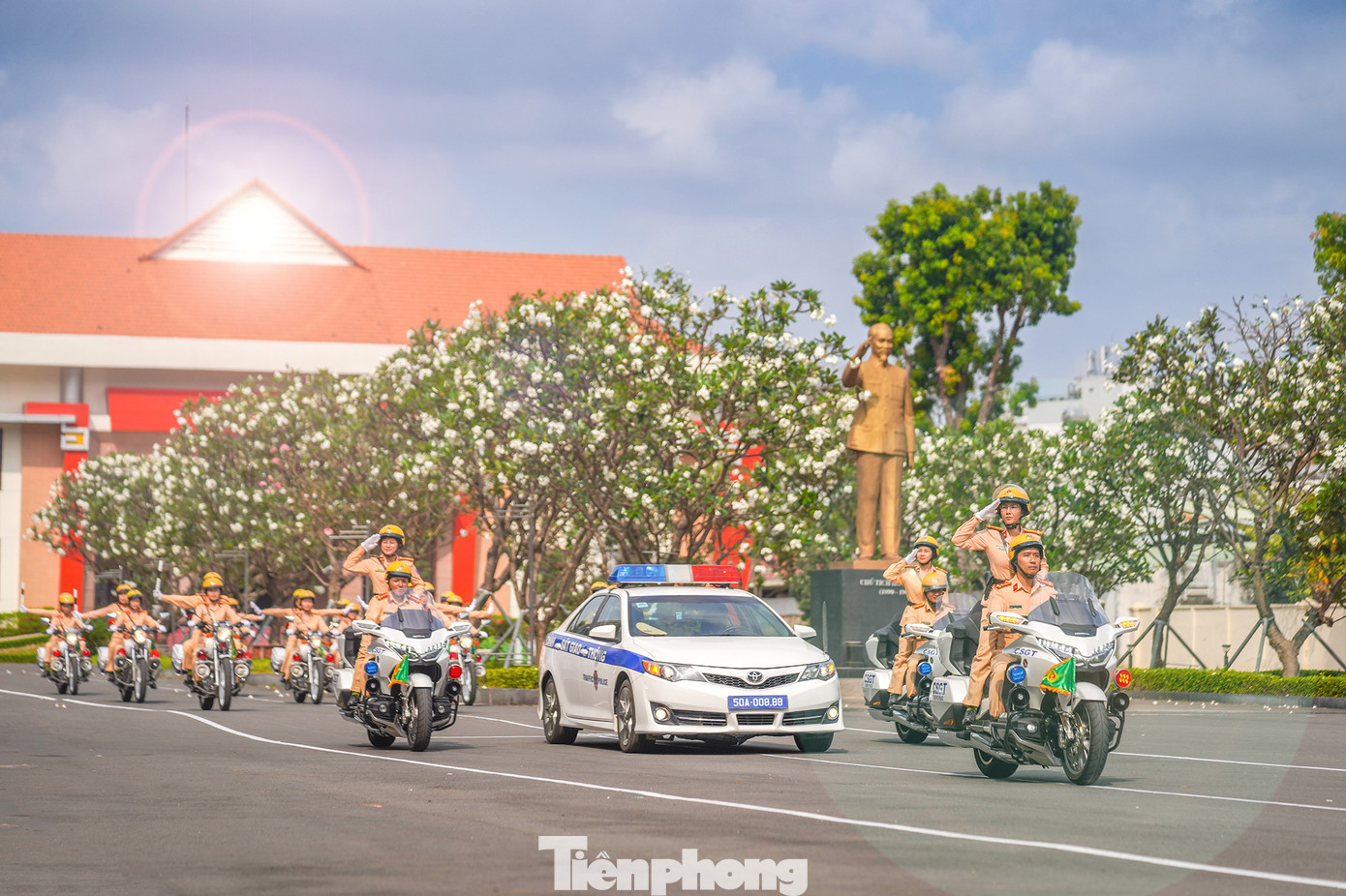 Các nữ CSGT sẽ được thực hành dẫn đoàn giả định trên đường hoặc trực tiếp tham gia dẫn đoàn thực tế nếu trong thời gian có đoàn đi qua địa bàn TPHCM. Ảnh: Nguyễn Trang Các nữ CSGT sẽ được thực hành dẫn đoàn giả định trên đường hoặc trực tiếp tham gia dẫn đoàn thực tế nếu trong thời gian có đoàn đi qua địa bàn TPHCM. Ảnh: Nguyễn Trang