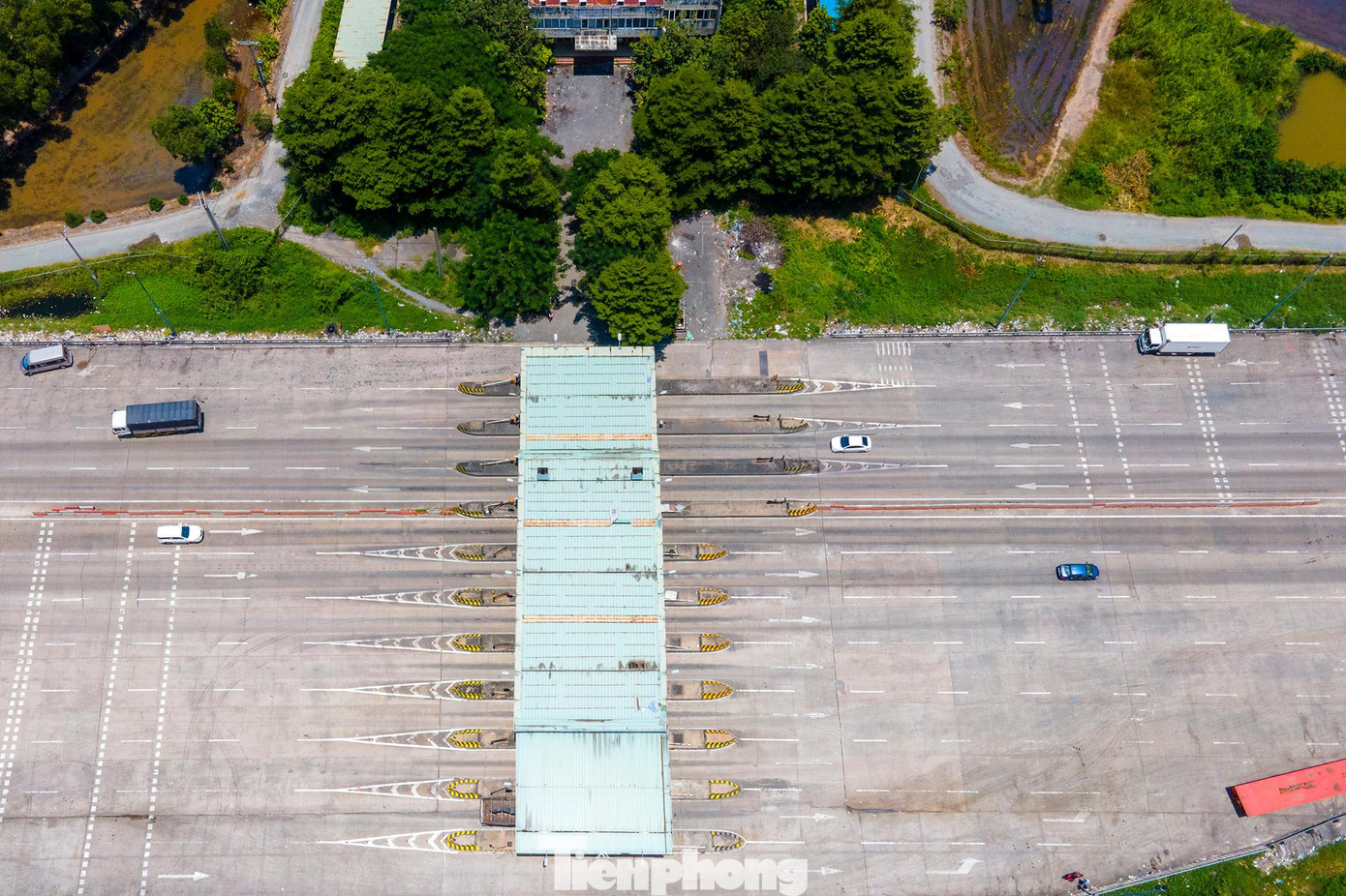 Lượng phương tiện ghi nhận không quá đông ở hai chiều trạm thu phí Chợ Đệm.