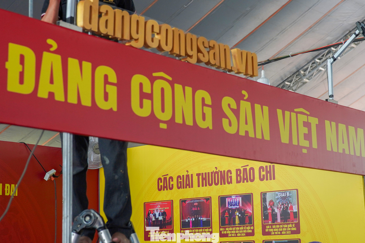 Hội Báo năm nay có một khu vực trưng bày về lịch sử báo chí Việt Nam, 8 gian trưng bày đặc biệt của những cơ quan báo chí trọng yếu và 112 gian trưng bày báo chí đặc sắc... Hội Báo Toàn quốc 2024 mang đậm tinh thần tiên phong đổi mới của báo chí hiện đại, trong sự phát triển đi lên đó, công chúng còn được trở về với lịch sử, với không gian di sản văn hóa phản ánh tiến trình hình thành và phát triển của nền báo chí Việt Nam qua 99 năm.