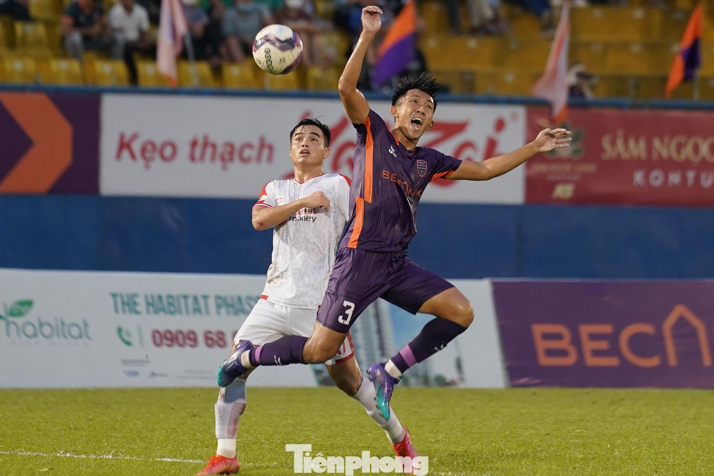 Theo đó, đội khách Viettel lại là những người kiểm soát thế trận tốt hơn so với chủ nhà, nhưng họ lại không tạo được nhiều pha tấn công trước khung thành thủ môn Sơn Hải. Theo đó, đội khách Viettel lại là những người kiểm soát thế trận tốt hơn so với chủ nhà, nhưng họ lại không tạo được nhiều pha tấn công trước khung thành thủ môn Sơn Hải.