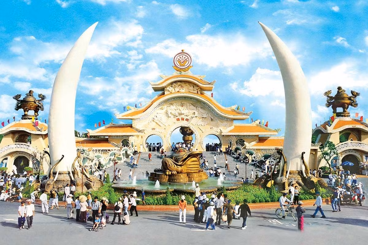 Đại diện khu du lịch Suối Tiên (TPHCM) cho biết đã hoàn tất công tác đầu tư hạ tầng, dịch vụ để đón khoảng 20.000 - 50.000 lượt khách trong ngày 1 và 4/9, riêng cao điểm ngày 2 và 3/9 có thể đón hơn 50.000 khách. Đơn vị này có chính sách miễn phí vé vào cổng cho những người có công với cách mạng như lực lượng vũ trang nhân dân, thương binh, mẹ Việt Nam anh hùng, cựu chiến binh...