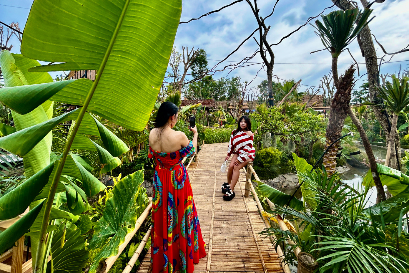 Du khách đến đây sẽ có được cảm giác mát mẻ, tránh xa những khu vui chơi ồn ào, đông đúc.