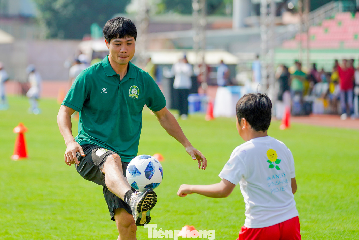 Được chơi bóng cùng thần tượng, các bé như trở thành những chiến binh &quot;không phổi&quot;, tranh cướp bóng và phối hợp với thần tượng một cách bài bản. Trong tương lai, dự án ANESSA và JFA sẽ tiếp tục đồng hành cùng HFF mở rộng các hoạt động này tại Việt Nam, thúc đẩy việc vui chơi ngoài trời và nâng cao nhận thức về bảo vệ da khỏi tia UV.