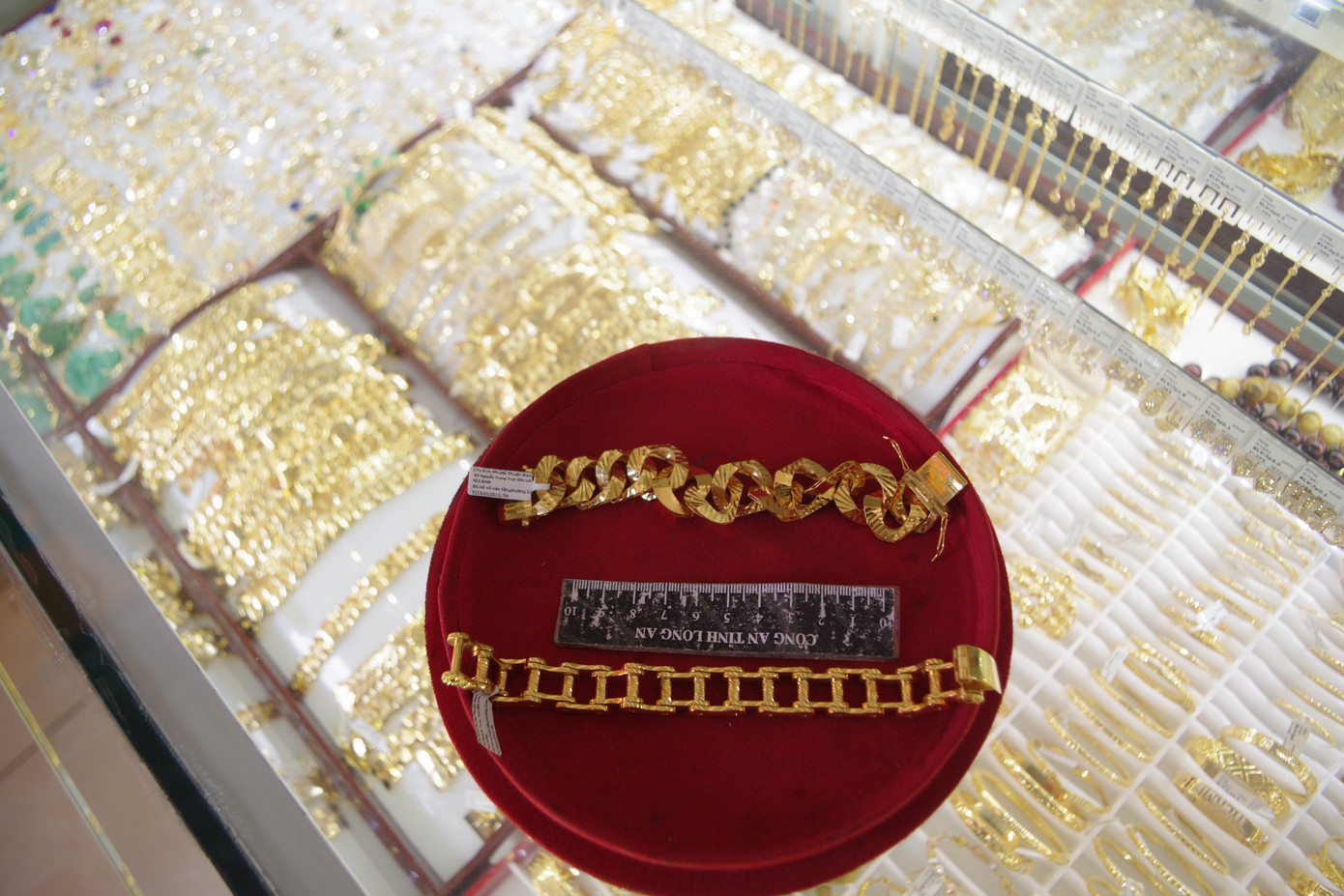 Tang vật của vụ cướp giật. Tang vật của vụ cướp giật.