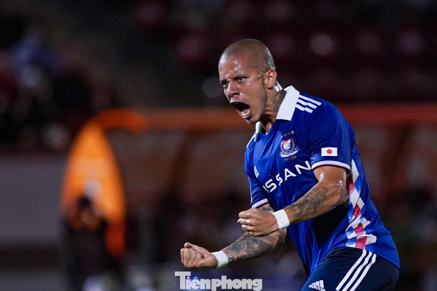 Trên chấm phạt đền, Marcos Junior đã đánh lừa được thủ môn Tuấn Linh và ghi bàn giúp đại diện của bóng đá Nhật Bản vượt lên dẫn trước. Trên chấm phạt đền, Marcos Junior đã đánh lừa được thủ môn Tuấn Linh và ghi bàn giúp đại diện của bóng đá Nhật Bản vượt lên dẫn trước.