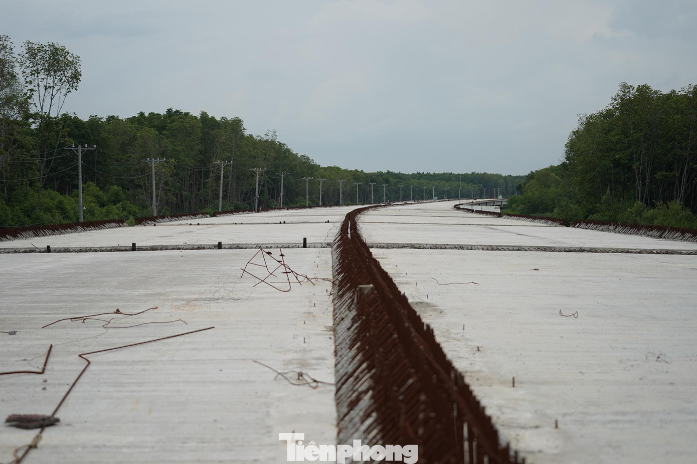 Mặt đường cao tốc cơ bản được hình thành ở đoạn này.