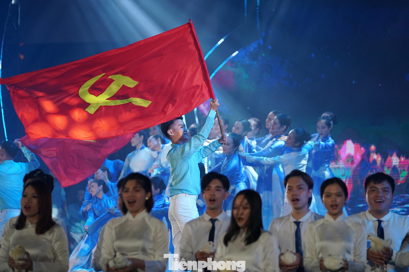 Chương trình nhằm tưởng nhớ, tri ân những người đã ngã xuống vì độc lập dân tộc và vì hòa bình của đất nước.