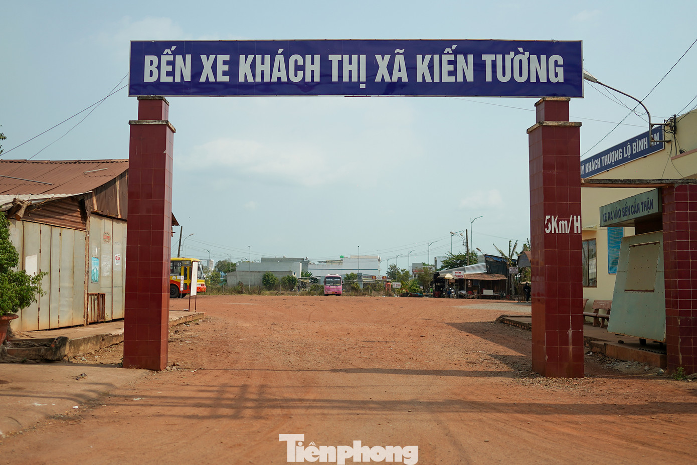 Khu đô thị sân bay nằm ngay phía sau bến xe khách TX. Kiến Tường.