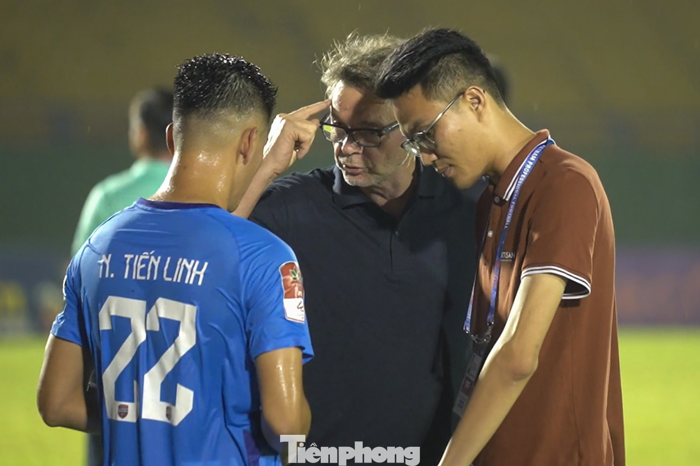 HLV Troussier thể hiện rõ ông cần cầu thủ có tư duy chơi bóng như Tiến Linh.