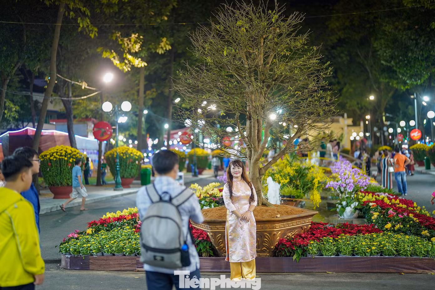 Hội Hoa Xuân của TPHCM năm nay sẽ kéo dài đến hết mùng 6 Tết. Sự kiện do Sở Xây dựng TP, Công ty TNHH MTV Công viên cây xanh TP phối hợp thực hiện.