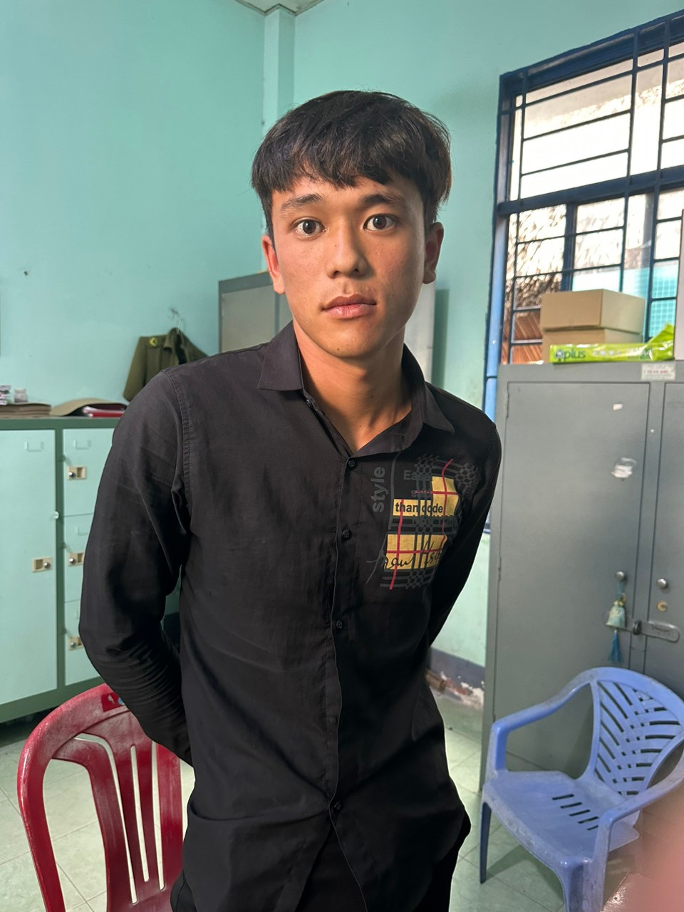 Đối tượng Võ Hoài Em tại cơ quan công an. Đối tượng Võ Hoài Em tại cơ quan công an.