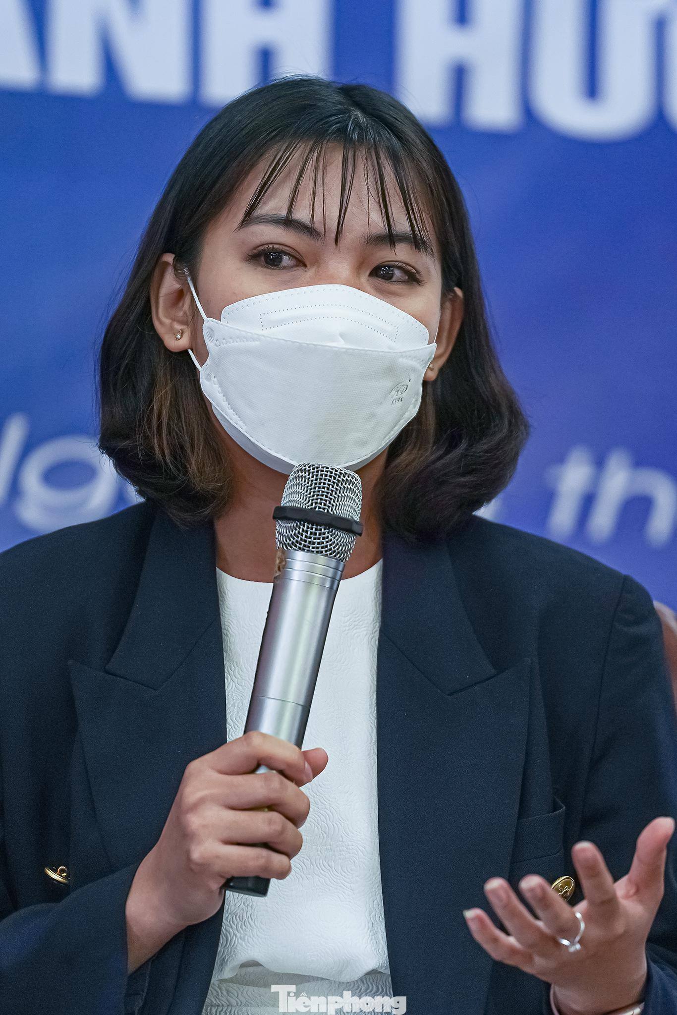 Th.S. Cao Thị Thùy Trang- Trường ĐH Quốc tế Sài Gòn chia sẻ: &quot;Những vết thương về tâm lý thì vô hình, ít được những người xung quanh quan tâm, Biểu hiện trầm cảm: buồn chán, không muốn nói chuyện với người khác, không tập trung trong học tập; không muốn ăn hoặc ăn uống quá mức; mất ngủ hoặc ngủ quá nhiều nhưng vẫn thấy cơ thể mệt mỏi, thiếu sức sống thậm chí nghĩ đến cái chết…&quot;