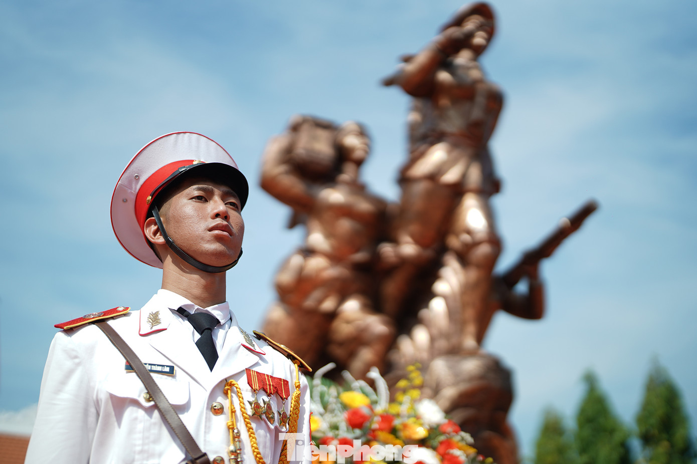 Nhân dân Vĩnh Lộc anh hùng đã sinh ra 32 dân công hỏa tuyến anh hùng, trở thành niềm vinh dự, tự hào cho Đảng bộ, chính quyền và Nhân dân hai xã Vĩnh Lộc A và Vĩnh Lộc B.