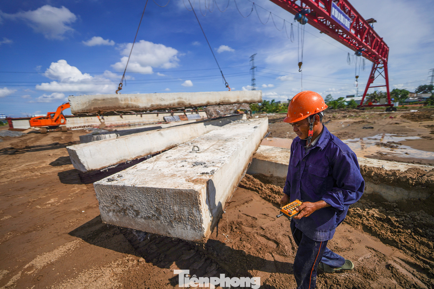 Gói thầu XL2 thi công cầu, tuyến chính cao tốc, tuyến song hành nhánh trái và đường song hành từ đường tỉnh 830C đến nút giao - đường Vành đai 3 đoạn qua tỉnh Long An đã hoàn thành khoảng 40%.