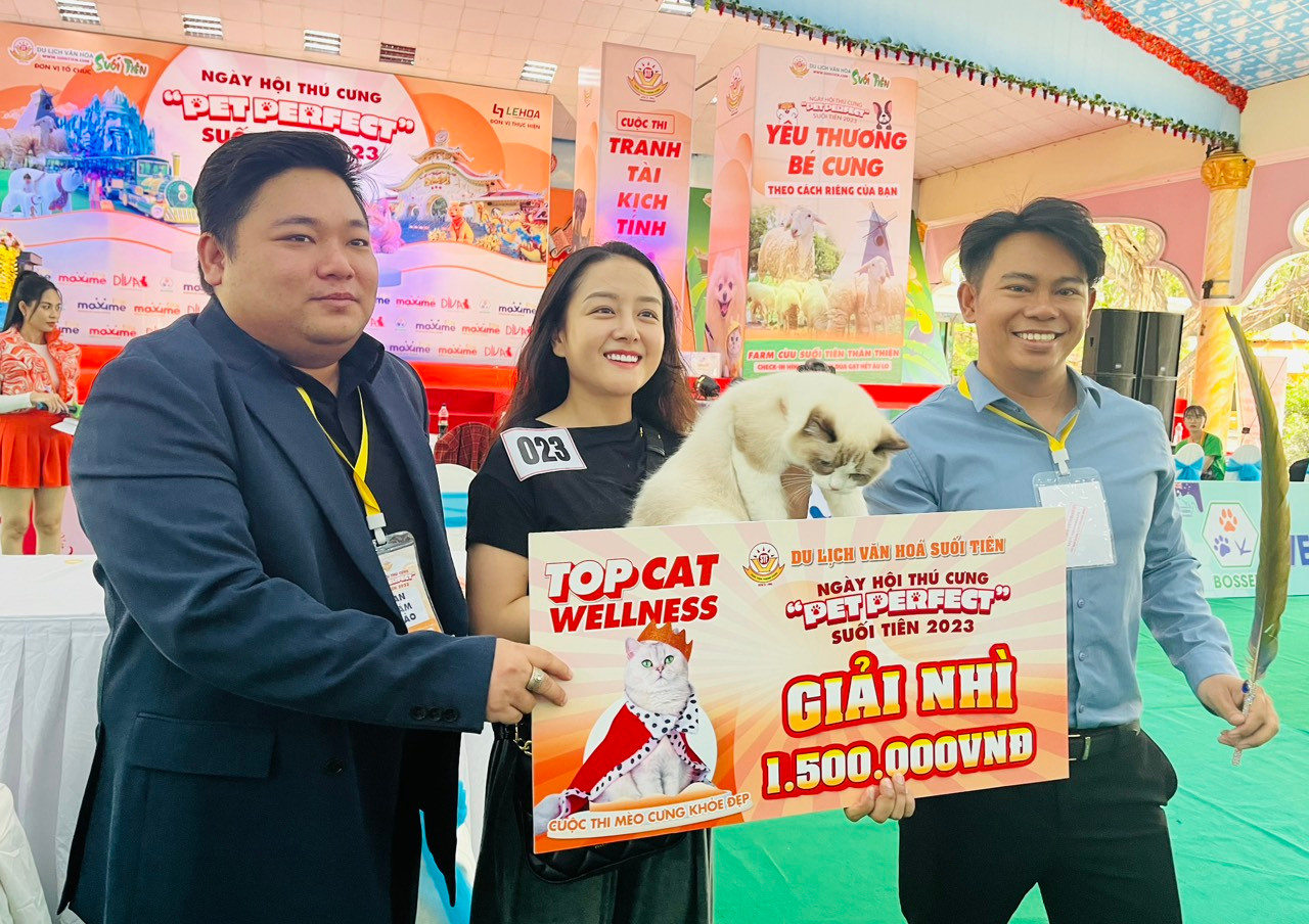 Giải nhì thuộc về bé mèo tên Mi của chị Lê Thị Hồng Hạnh.