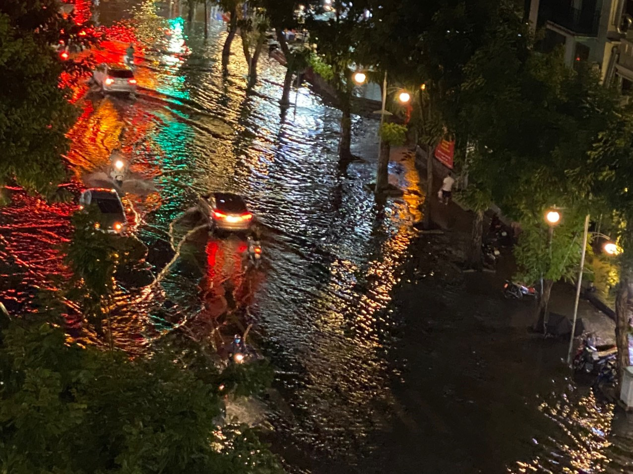 Theo chị Ngọc, đây là lần đầu tiên khu &quot;tiểu Hàn Quốc&quot; tại khu đô thị Phú Mỹ Hưng bị ngập.