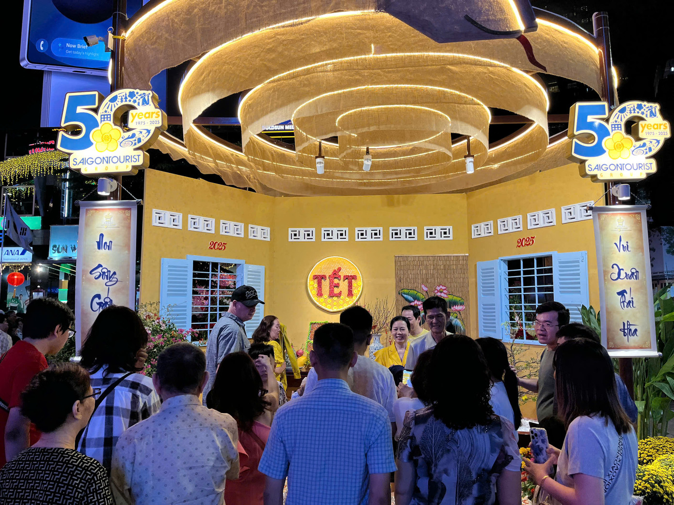 Pháo hoa rực sáng đón năm mới Ất Tỵ an lành, thịnh vượng ảnh 44 Pháo hoa rực sáng đón năm mới Ất Tỵ an lành, thịnh vượng ảnh 44