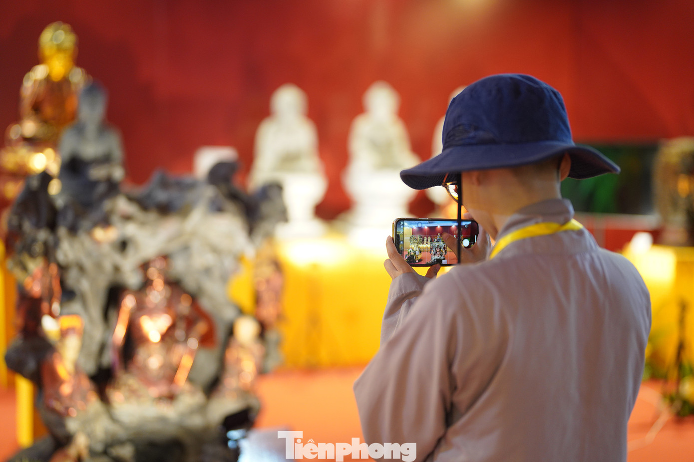 Có 87 bảo vật quốc gia được trang trí ở các khu trưng bày gồm: ngôn ngữ, pháp phục, kiến trúc, di sản Văn hóa Phật giáo Việt Nam, họa đồ lịch sử Đức Phật và quy trình tạo tượng theo truyền thống dân tộc; không gian thiền trà, những bức tranh họa vàng, tranh chùa Việt, kinh sách, mộc bản, pháp khí, nhạc cụ...