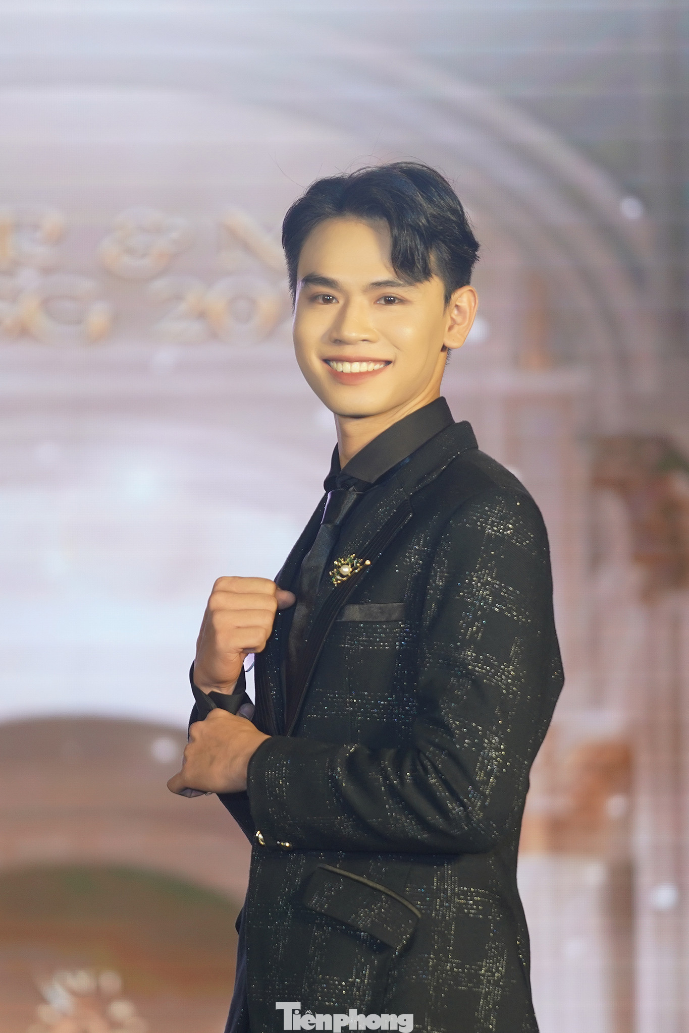 Thí sinh Lê Anh Cường xuất sắc giành ngôi Nam Vương.