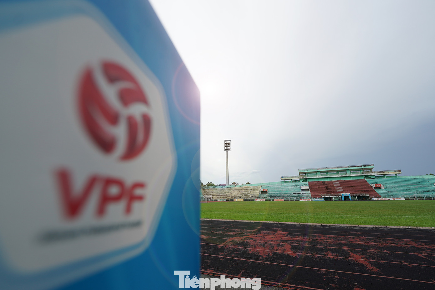 Sân vận động sẽ được di dời sang một địa điểm mới và nơi đây sẽ chỉ còn trong ký ức của những người yêu bóng đá.