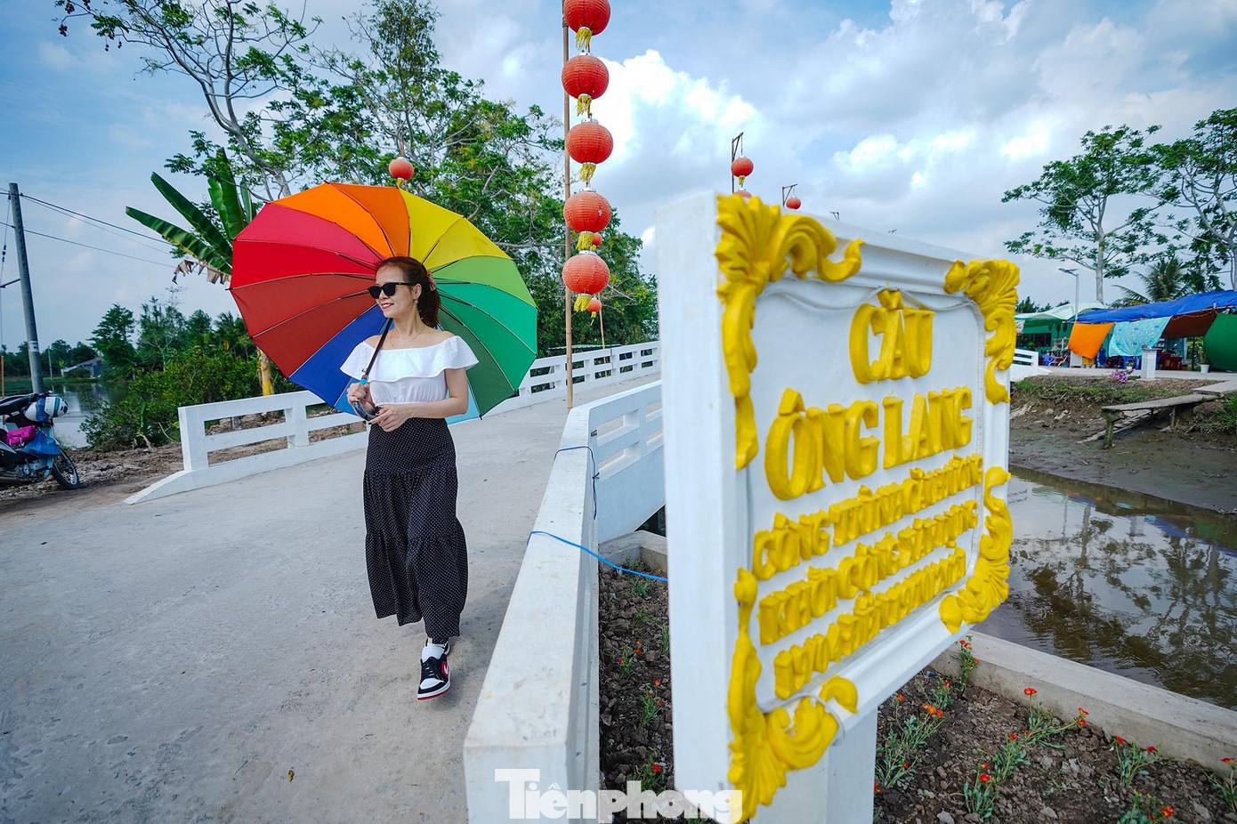 Điểm đặc biệt thu hút người dân địa phương cũng như du khách tìm đến nơi này chính là khu phố được đầu tư như một công viên sinh thái miệt vườn và phục vụ miễn phí cộng đồng. Điểm đặc biệt thu hút người dân địa phương cũng như du khách tìm đến nơi này chính là khu phố được đầu tư như một công viên sinh thái miệt vườn và phục vụ miễn phí cộng đồng.