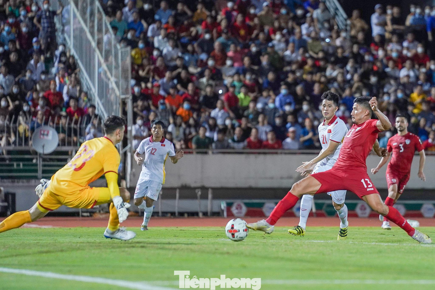 Thủ môn Đặng Văn Lâm chơi chắc chắn trước khung thành đội tuyển Việt Nam suốt trận.