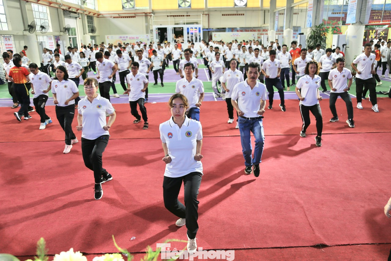 TPHCM đang tích cực đẩy mạnh phong trào thể thao học đường khi tổ chức lớp tập huấn võ tự vệ và võ nhạc Vovinam với hơn 600 giáo viên tham dự.