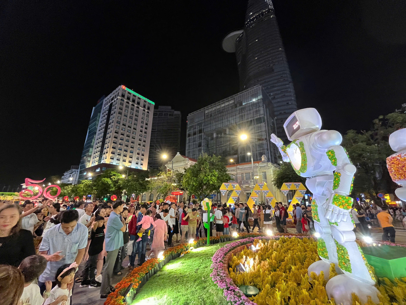 Pháo hoa rực sáng đón năm mới Ất Tỵ an lành, thịnh vượng ảnh 40 Pháo hoa rực sáng đón năm mới Ất Tỵ an lành, thịnh vượng ảnh 40