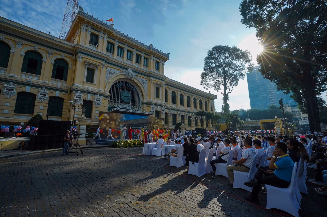 Nhằm góp phần phục hồi ngành Du lịch Thành phố sau đại dịch cũng như hỗ trợ các doanh nghiệp triển khai các chương trình kích cầu du lịch cuối năm trong điều kiện thích ứng an toàn với dịch COVID-19, UBND TPHCM phối hợp cùng Sở Du lịch tổ chức các hoạt động xúc tiến du lịch trong khuôn khổ Tuần lễ Du lịch “TPHCM – Thành phố tôi yêu” lần thứ nhất.
