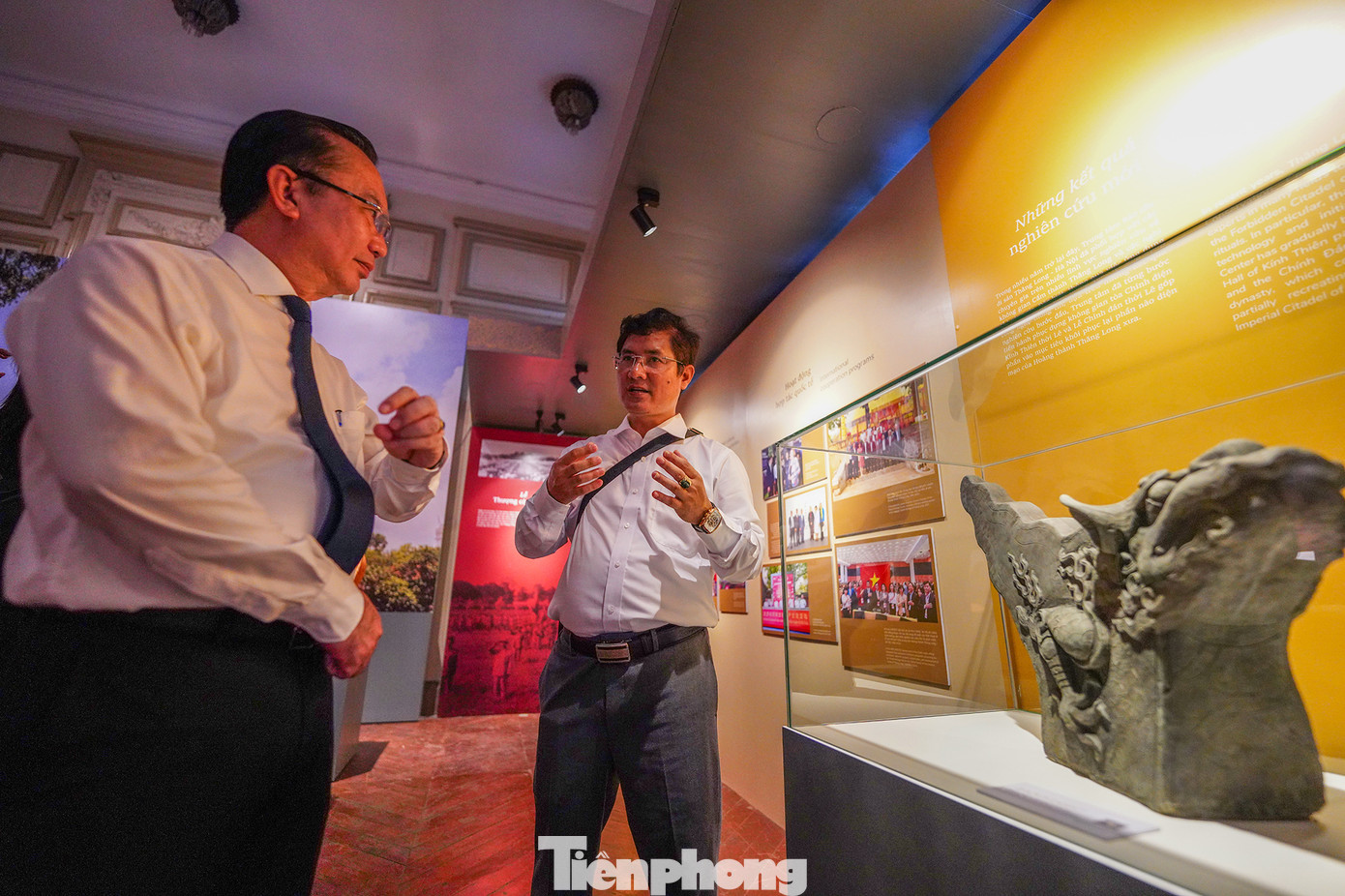 Đến với triển lãm, quan khách sẽ được tìm hiểu sự khác nhau hình tượng rồng qua các thời kỳ thông qua hình dáng, kích thước, số lượng móng vuốt... Hiện vật, nhóm hiện vật có thể hiện hình tượng rồng đã được Chính phủ Việt Nam công nhận là bảo vật quốc gia. Đây là những dấu tích vật chất minh chứng cho lịch sử hào hùng của Thăng Long - Hà Nội với những giá trị cốt lõi làm nên bề dày lịch sử của khu di sản nghìn năm tuổi.