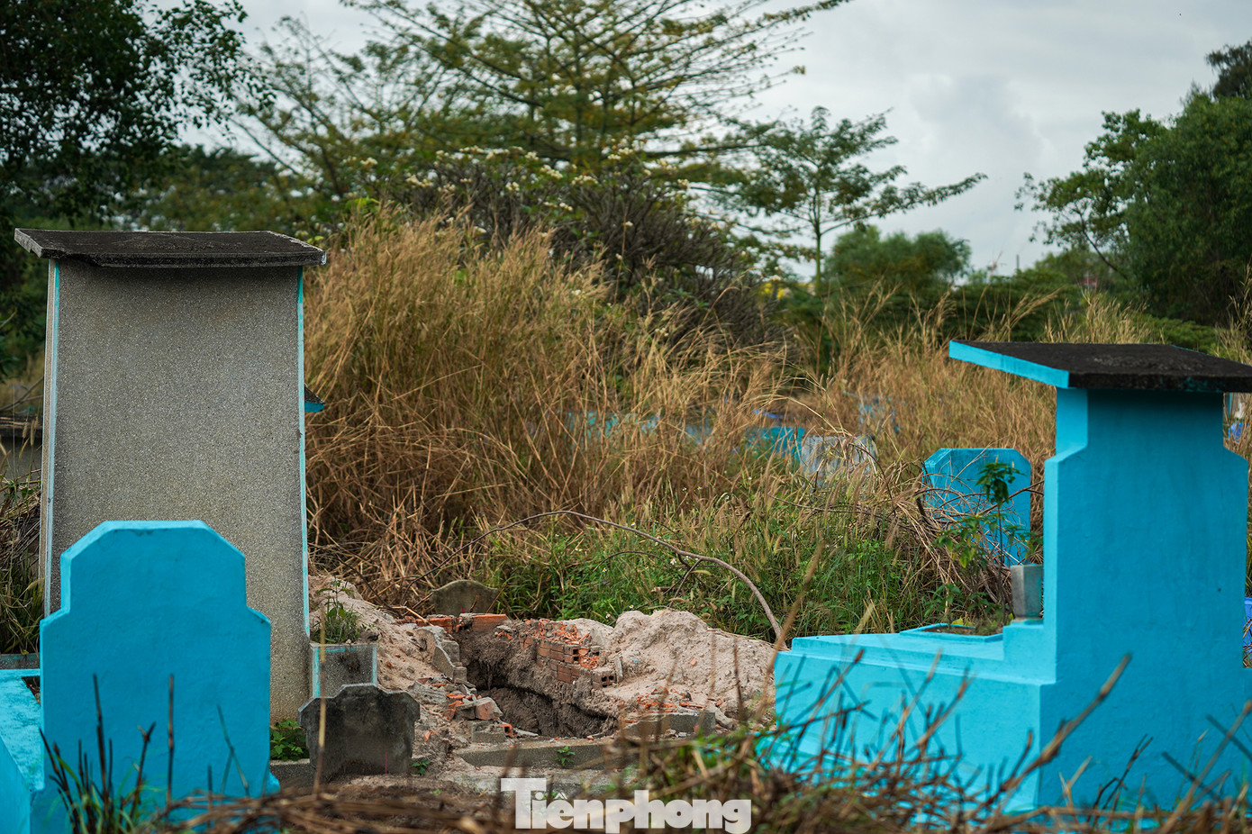 Theo UBND quận Bình Tân, thủ tục kê khai mộ khá đơn giản, thân nhân chỉ cần cung cấp căn cước công dân và giấy chứng tử, nếu không có giấy chứng tử thì điền thông tin tường trình theo mẫu và về địa phương xác nhận, tự cam kết nội dung kê khai.