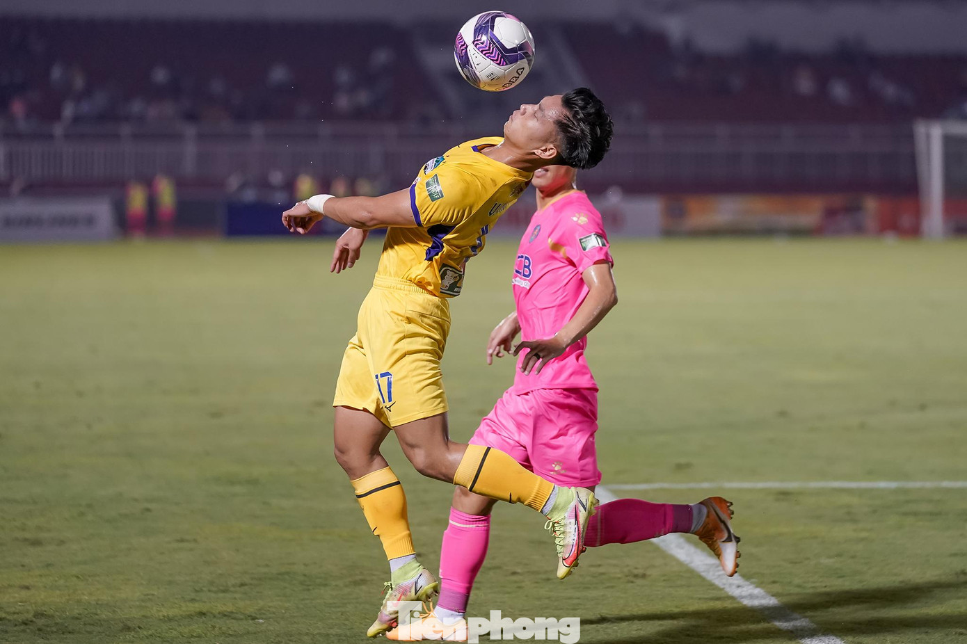 Các tuyển thủ ĐTQG phía HAGL vẫn chơi rất tập trung và gắn kết các tuyến suốt trận.