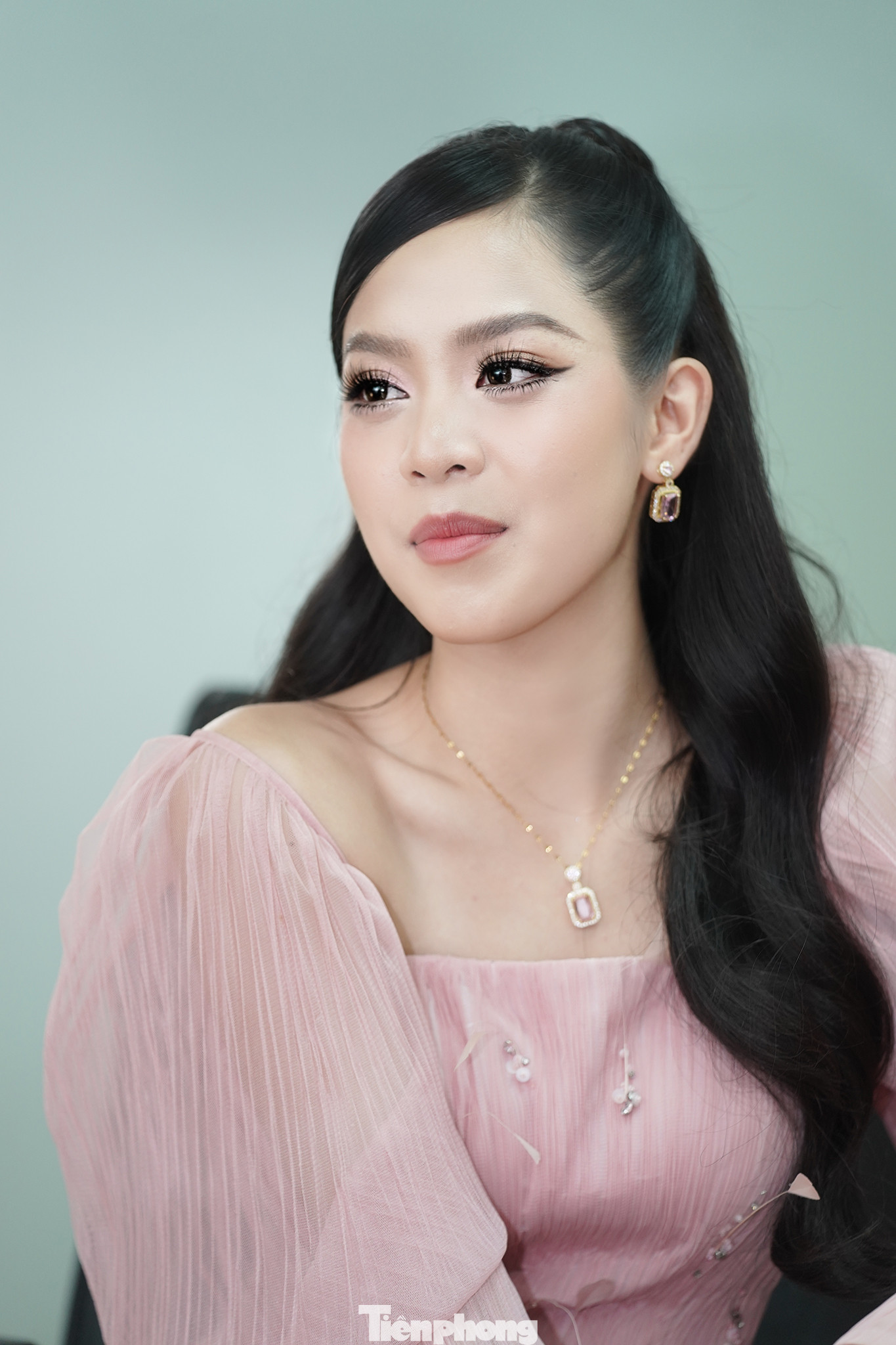 Hoa hậu Thanh Thủy về nhà để đoàn viên cùng gia đình trong dịp Tết Nguyên đán.