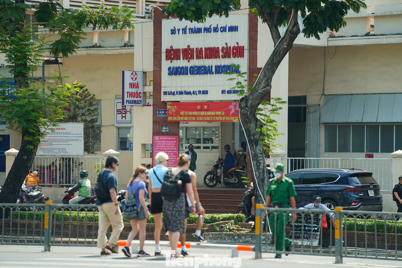 UBND quận 1 xem xét thực hiện thu hồi thông báo thu hồi đất và các văn bản có liên quan đến thu hồi đất tại Khu tứ giác Nguyễn Cư Trinh. Trường hợp gặp khó khăn, vướng mắc, UBND quận 1 lấy ý kiến của Sở Tài nguyên Môi trường, Sở Tư pháp để thực hiện.