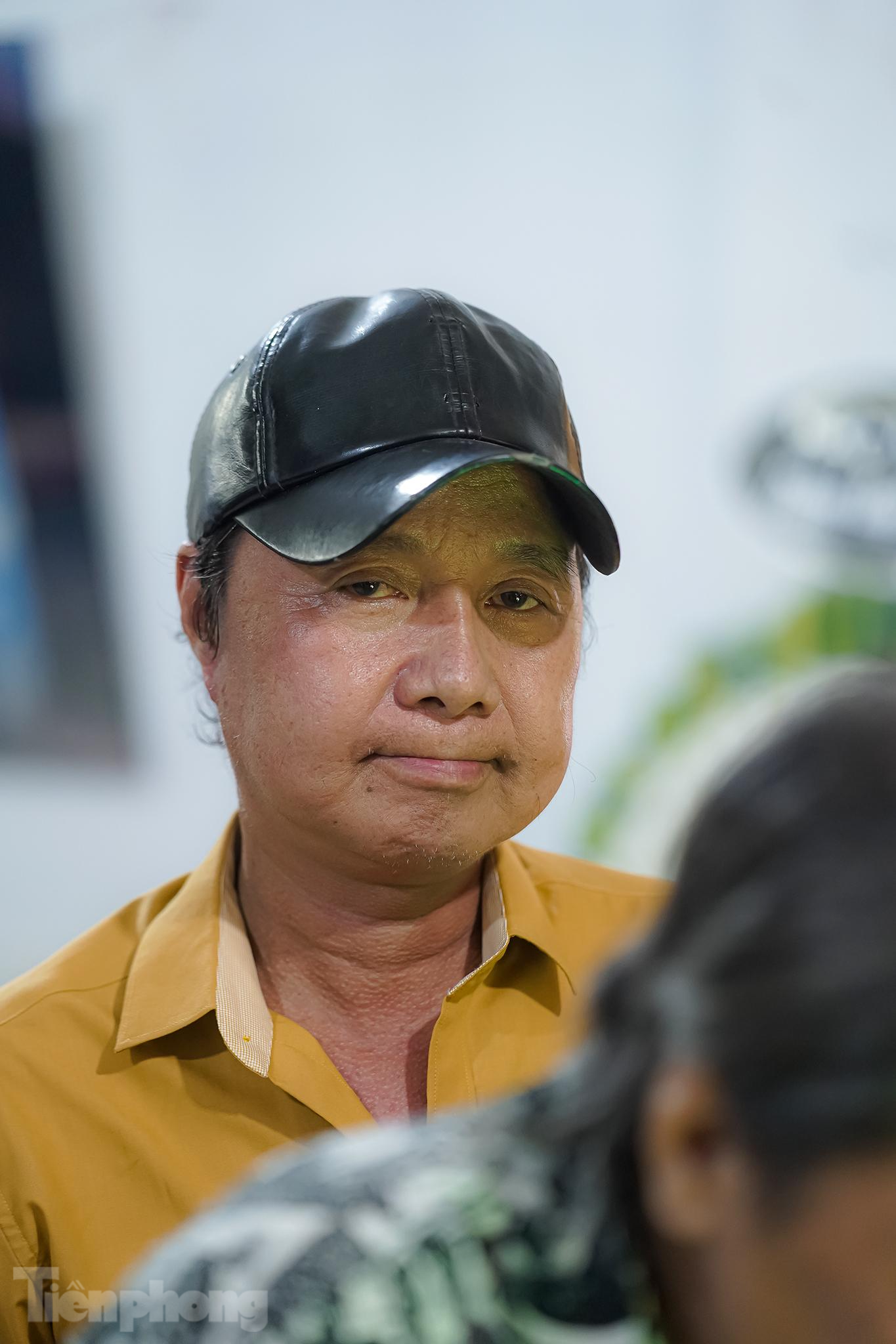 “Với tôi, anh Vương Cảnh là bậc tiền bối, chỉ dạy rất nhiều cho Long. Với tôi, anh Cảnh không chỉ là tiền bối mà còn là thần tượng. Với vai Thạch Sanh, anh Cảnh chỉ cần vác cây búa ra thôi, chưa diễn thì khán giả đã cảm nhận được vai rồi. Tôi nghĩ, vai Thạch Sanh tạo ra dành riêng cho nghệ sĩ Vương Cảnh, không lẫn vào đâu được”, nghệ sĩ Chung Tử Long nói về bậc tiền bối.