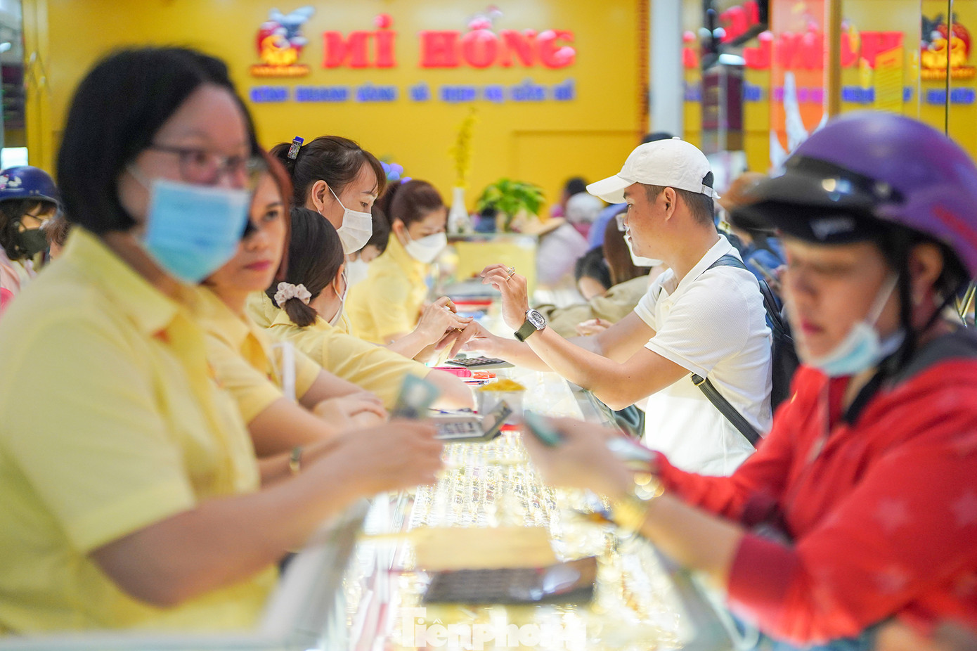 Vàng trang sức cũng thu hút khách mua so với vàng nhẫn trơn. Vàng trang sức cũng thu hút khách mua so với vàng nhẫn trơn.
