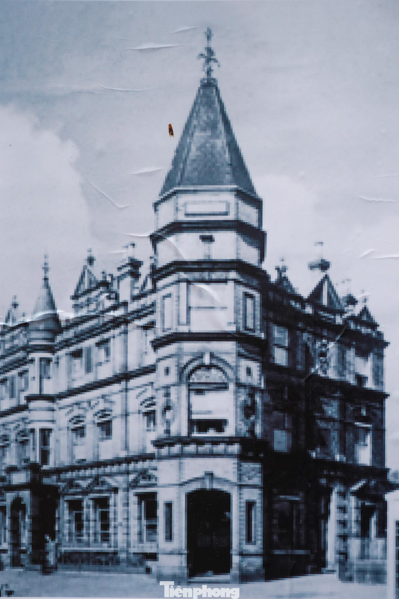 Khách sạn Carlton năm 1914, nơi người làm bồi bàn. Khách sạn Carlton năm 1914, nơi người làm bồi bàn.