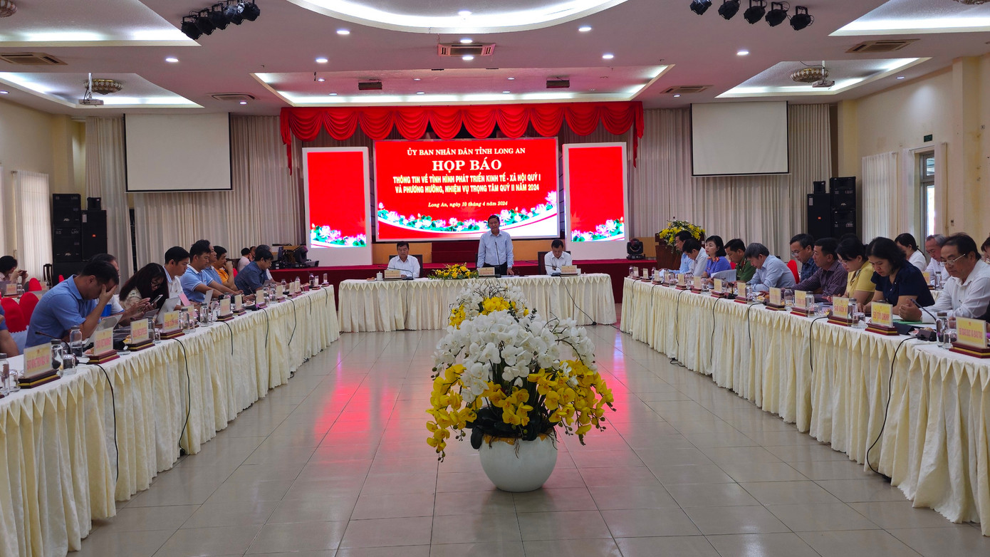 Toàn cảnh buổi họp báo thường kỳ. Toàn cảnh buổi họp báo thường kỳ.