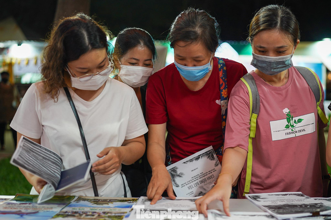 Tại gian hàng đơn vị Lữ hành Fiditour, ông Trần Thế Dũng – Tổng giám đốc công ty cho biết: “Ngày hội du lịch năm nay có ý nghĩa rất đặc biệt. Chương trình không chỉ là sự kiện quảng bá thương hiệu du lịch TP.HCM sau dịch, mà còn khởi đầu cho chặng phục hồi quan trọng của các doanh nghiệp lữ hành ở cả 3 thị trường du lịch domestic, outbound và inbound. Đồng thời, cũng là cơ hội để du khách có thể mua các sản phẩm du lịch chất lượng, giá tốt".